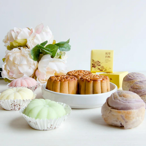 Sheng Kee Mooncake Combination Gift Set (12 pieces)